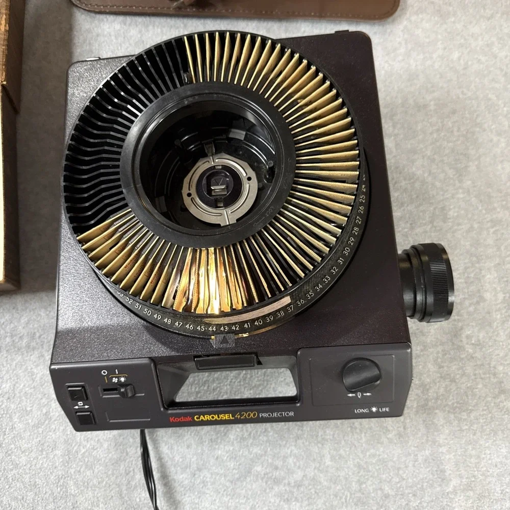 Vintage Kodak Carousel 4200 Projector With Manual And Original Box Plus 57Slides